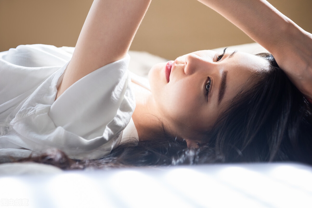 女朋友为什么一直提前女友微信聊天（女朋友为什么一直提起前任？）
