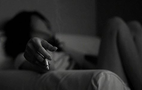 男人家暴完老婆心疼吗（男人冲动家暴后如何哄老婆回来）