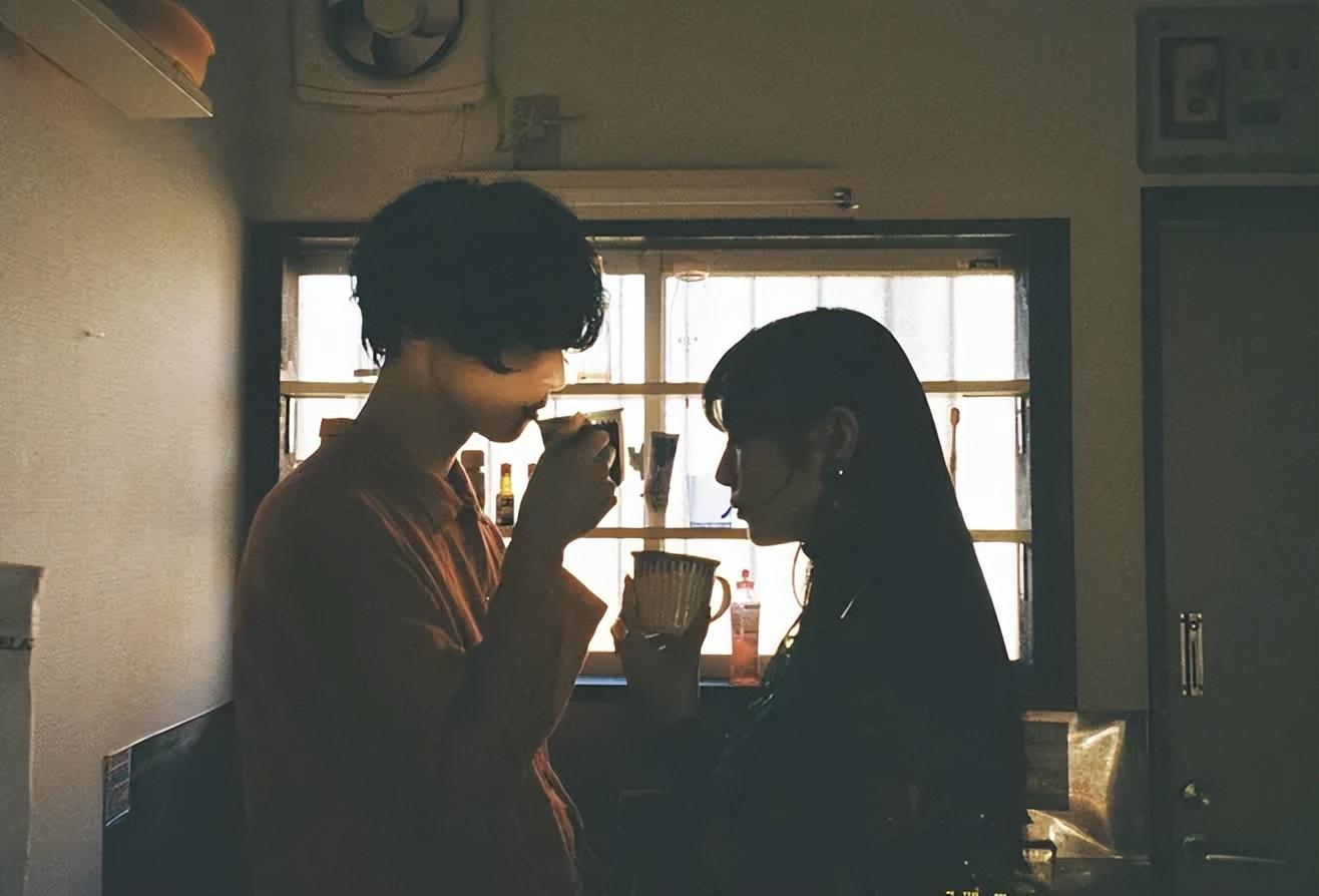 女生等你主动挽回的六个暗示是什么（女生等你主动挽回的六个暗示）