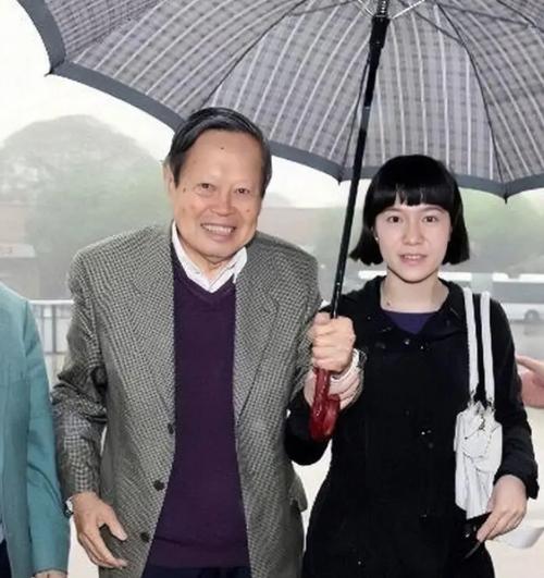 扬振宁与翁帆要离婚吗知乎,杨振宁与翁帆的爱情故事