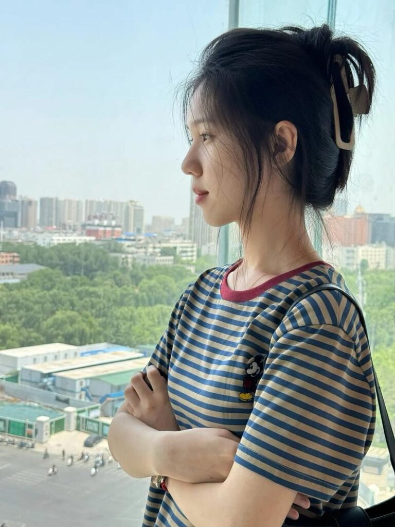 现实唯唯诺诺的女友叫什么
