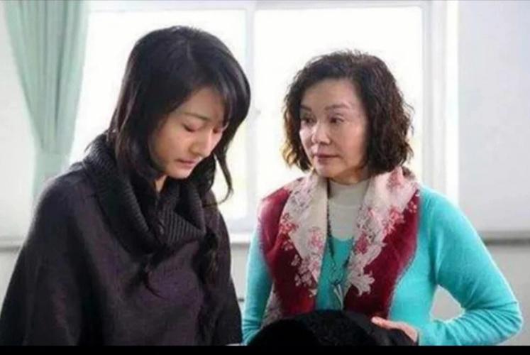 卷发婆婆媳妇怎么办呢视频,卷发婆婆的“时尚”