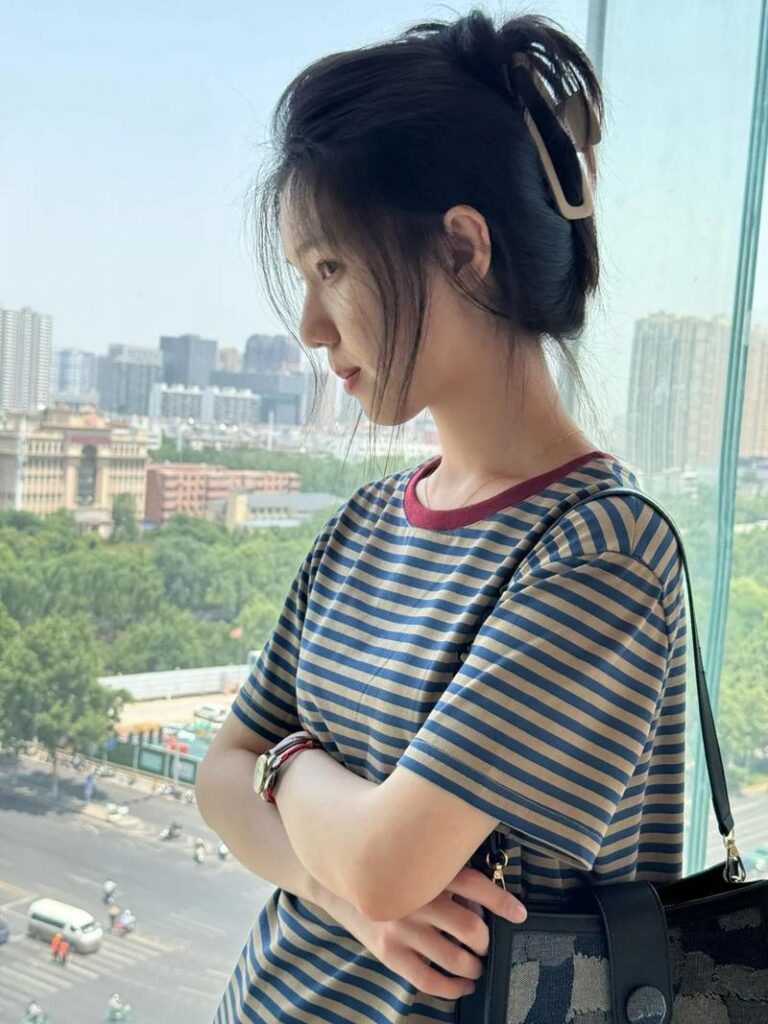 现实唯唯诺诺的女友叫什么
