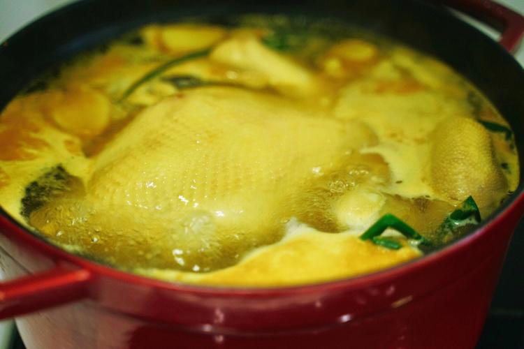 婆婆绕鸡不炖整只鸡怎么办,婆婆的“独特”烹饪艺术