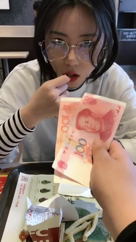 女朋友说自己丑怎么哄,教你如何安慰爱美的她”