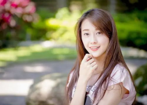女朋友问为什么喜欢她怎么回答,巧妙回应“为什么喜欢我”的浪漫秘诀