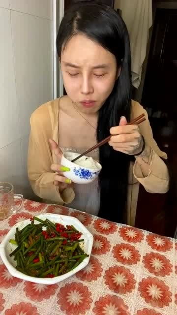 女朋友下面太小怎么办,如何欣赏并适应女友娇小身姿的甜蜜生活