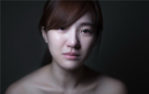 女朋友哭了怎么办,应对女友哭泣的温馨指南