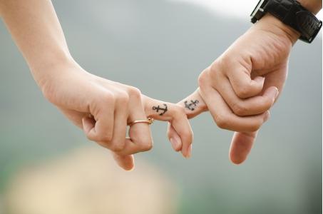怎么委婉的问男生有没有女朋友,如何委婉询问男生感情状态