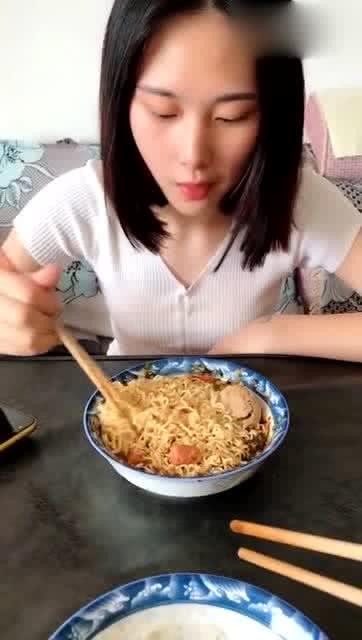 女朋友吃不下饭怎么办,应对女朋友食欲不振的实用指南