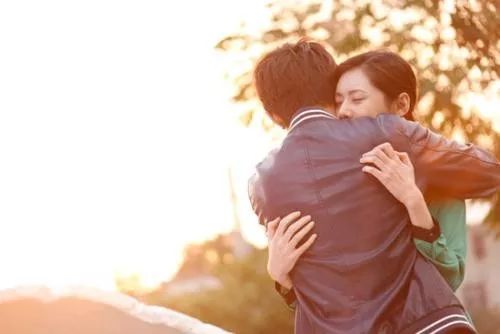 女朋友说到家了怎么回,女朋友到家了,这样回复最贴心
