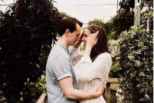 心里总是怀疑老婆出轨怎么办,如何应对婚姻中的不信任危机
