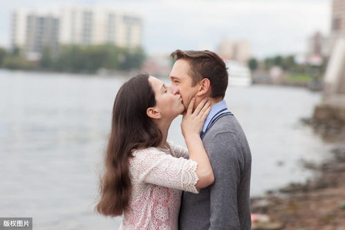 女朋友不爱你了怎么办,当女朋友说不再爱你时,如何应对?