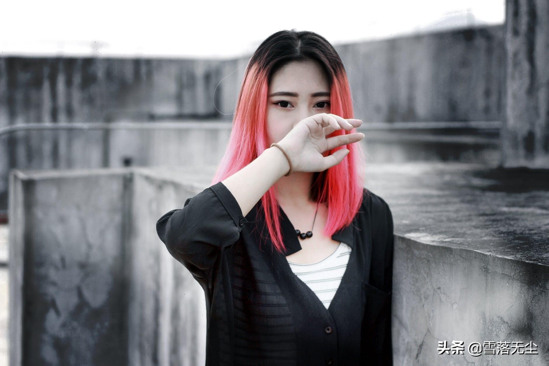 两个相爱过的人是做不了朋友的（两个人之间动了真情又无法在一起）